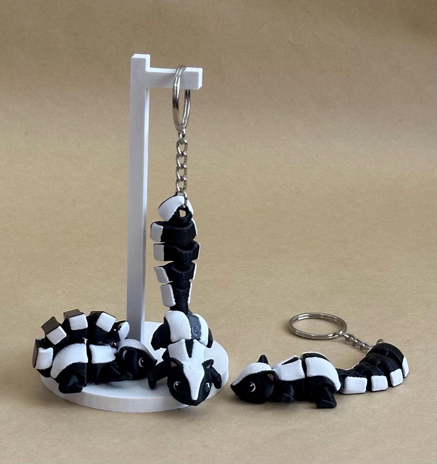 Stinky Skunk - Articulated Flexi Keychain