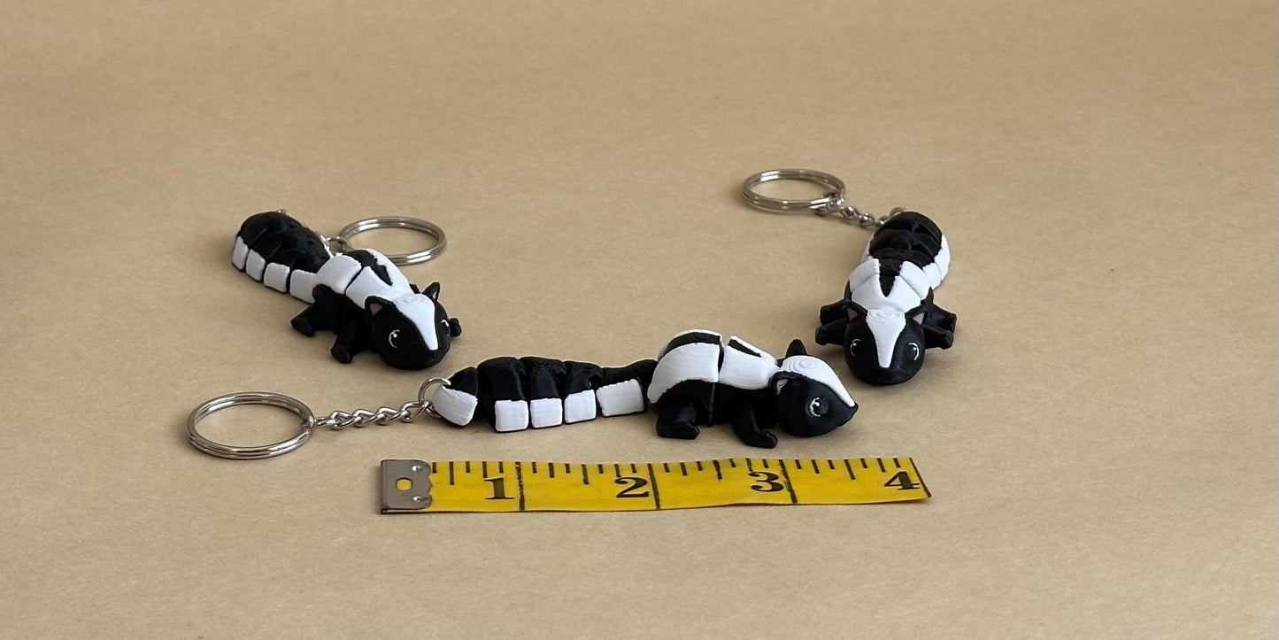 Stinky Skunk - Articulated Flexi Keychain
