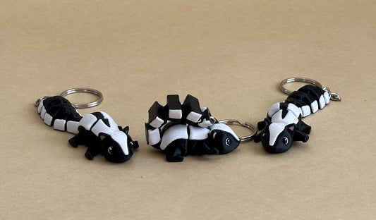 Stinky Skunk - Articulated Flexi Keychain