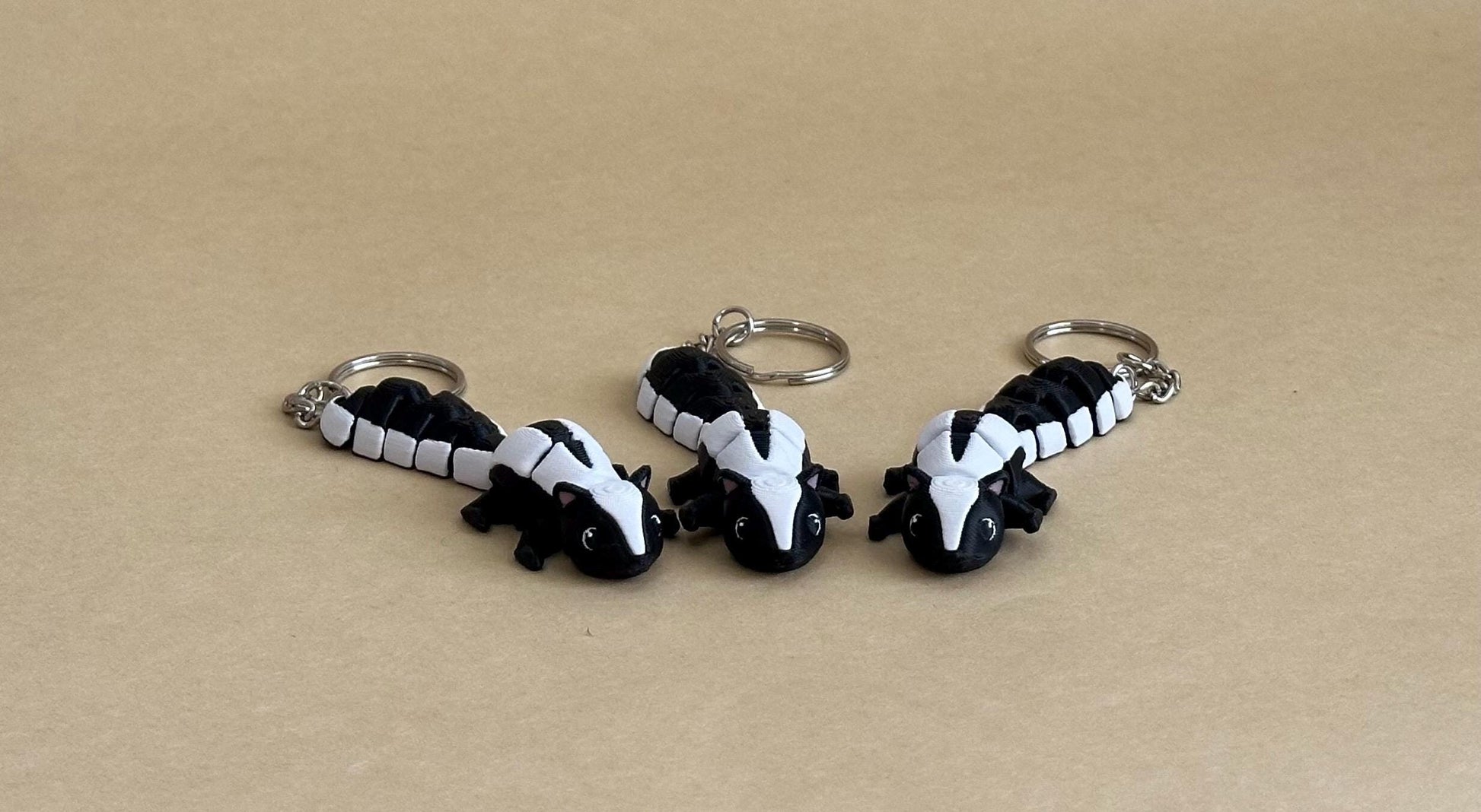Stinky Skunk - Articulated Flexi Keychain