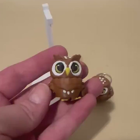 Observing Owl - Brown - Articulated Flexi moving keychain