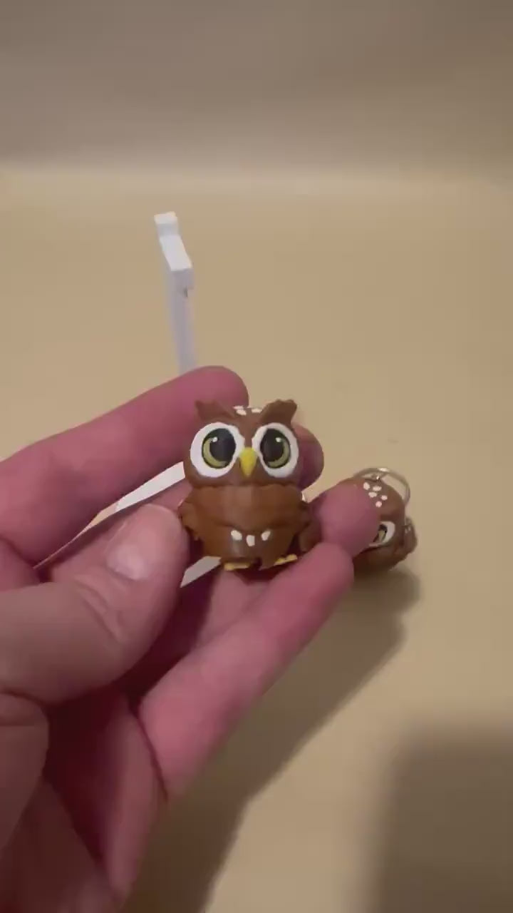 Observing Owl - Brown - Articulated Flexi moving keychain